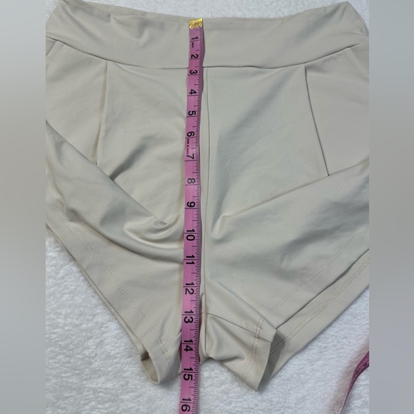 NWT Susana Monaco Pleated Short, Blanched Almond With Pockets in Size M - Picture 9 of 14